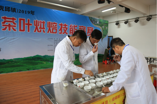 安溪：大师摆擂烘焙佳茗　服务全国情系茶乡